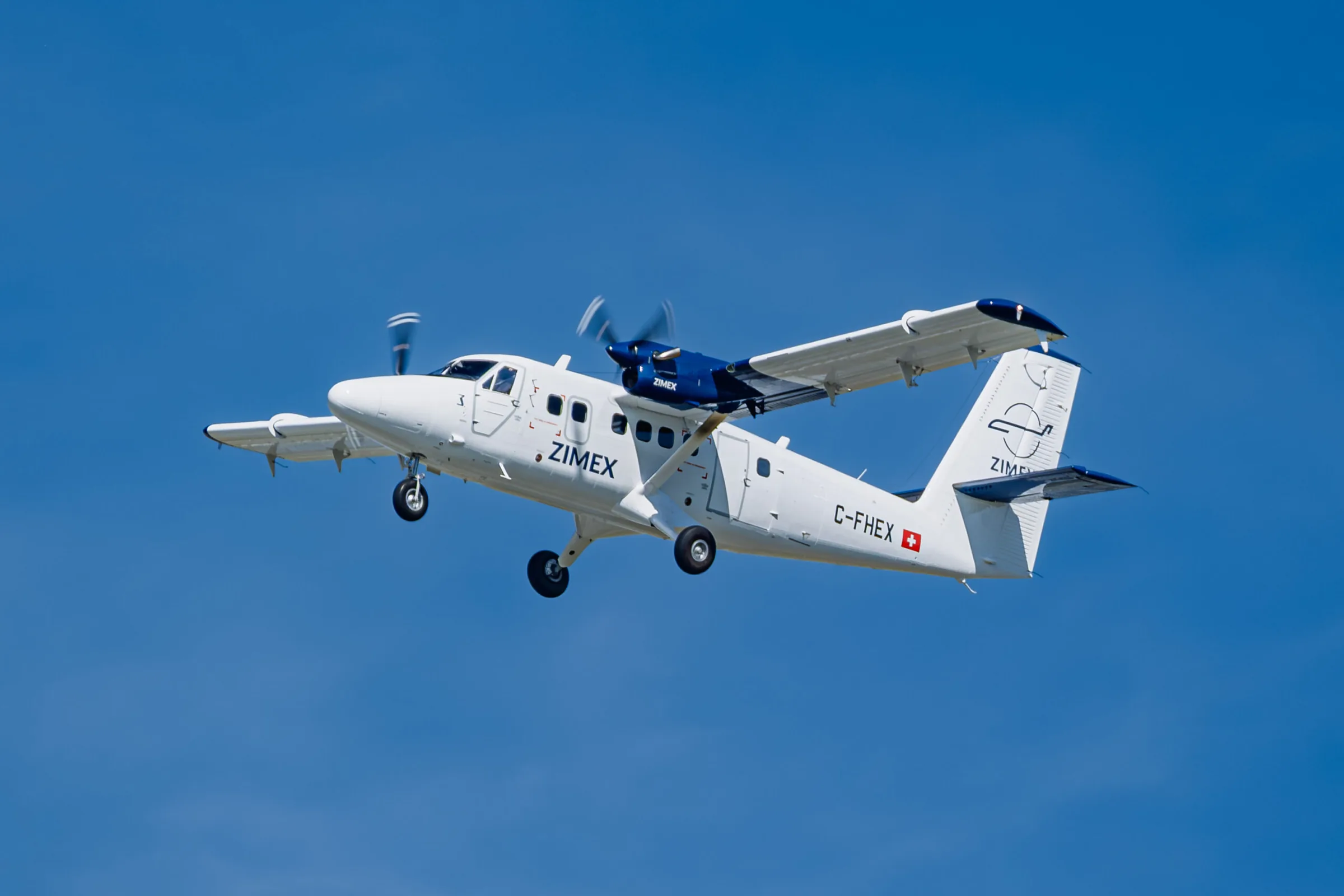 The new Twin Otter Classic 300-G in Zimex colours, in flight